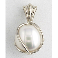 Pearl Pendants for Astrology